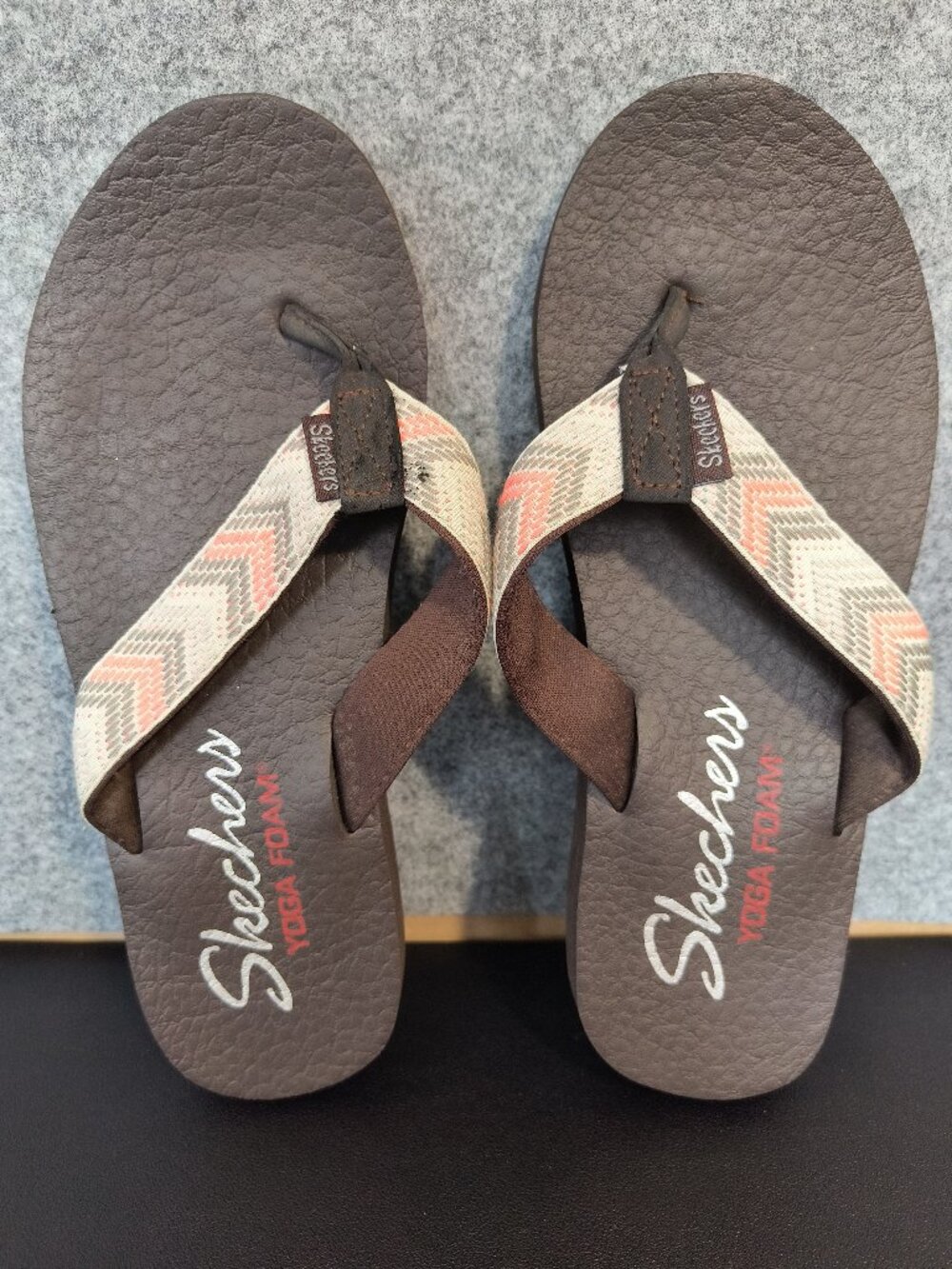 Skechers Yoga Foam Flip Flops Brown Coral Cream Woven Straps 8